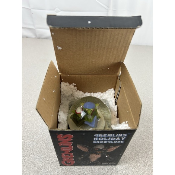 GREMLINS Holiday Snow Globe LIMITED EDITION Nerd Block Exclusive - Picture 10 of 10